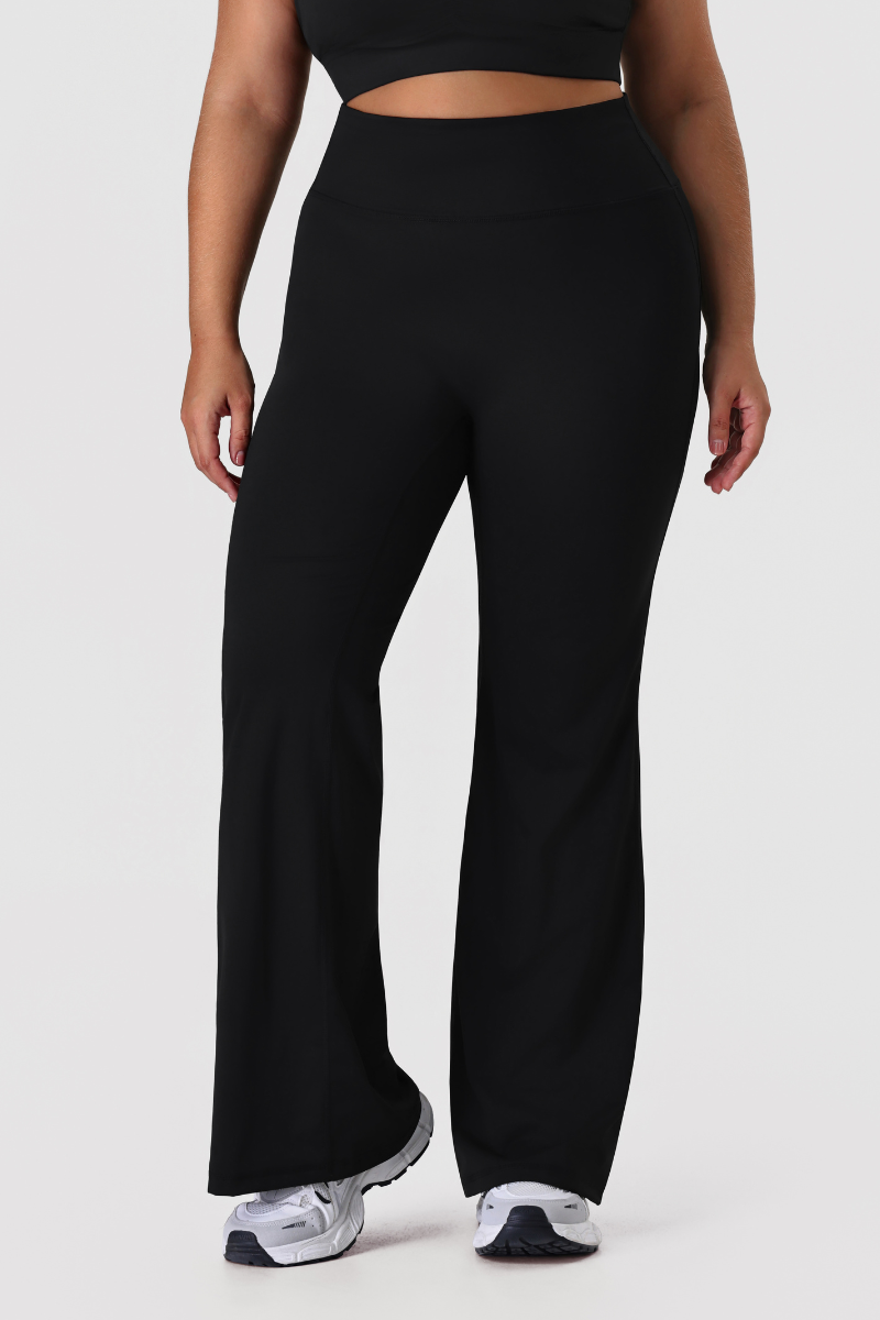 Plus Size Women's Utility Pocket Textured Yoga Flare Pants