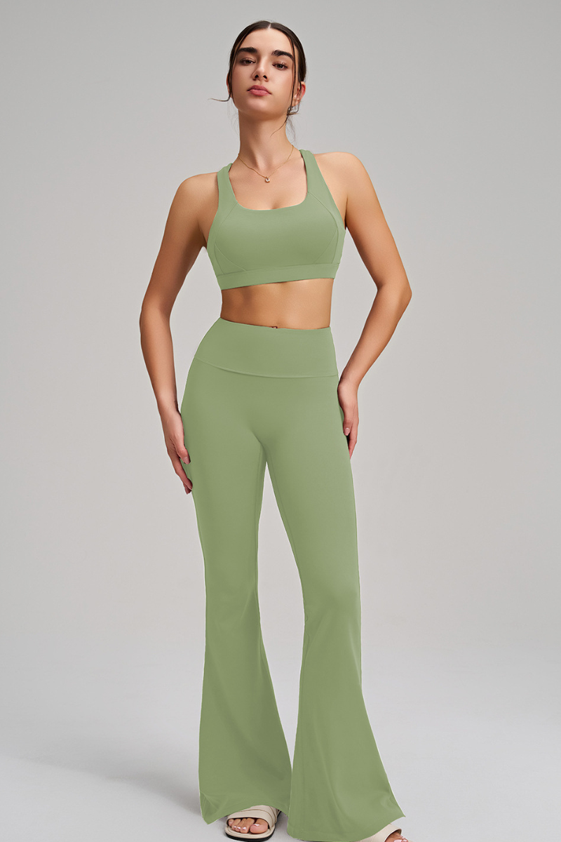 Sports outfit consisting of a bra and flared pants