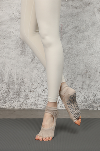 Women's Rose Jacquard Pilates Yoga Grip Five-Toe Socks