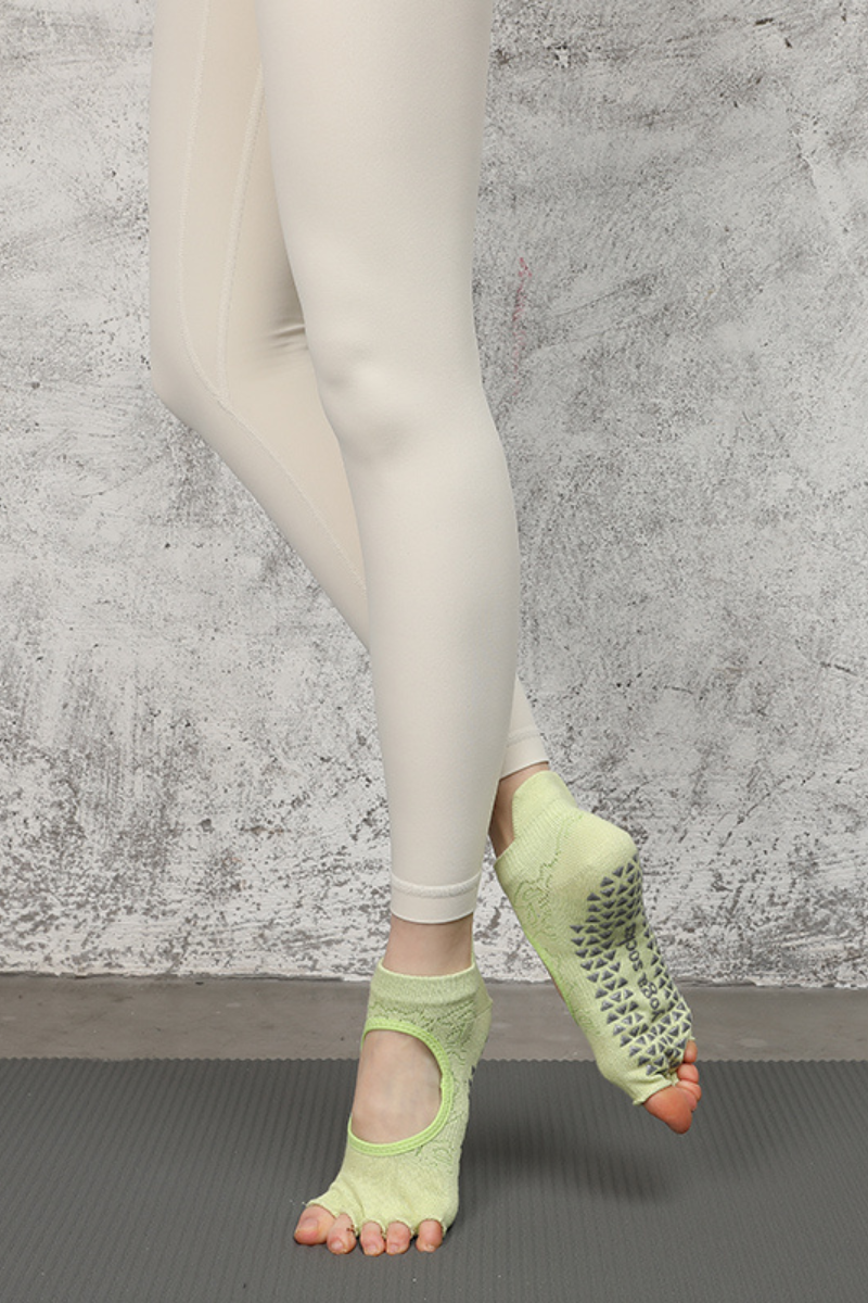 Women's Rose Jacquard Pilates Yoga Grip Five-Toe Socks