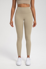 Tight-fitting athletic pants