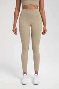 Tight-fitting athletic pants