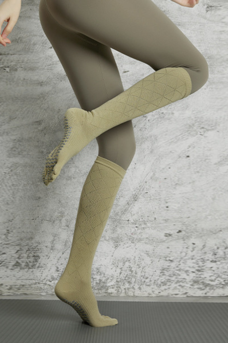 Women's Diamond Mesh Mid-Calf Yoga Grip Five-Toe Socks