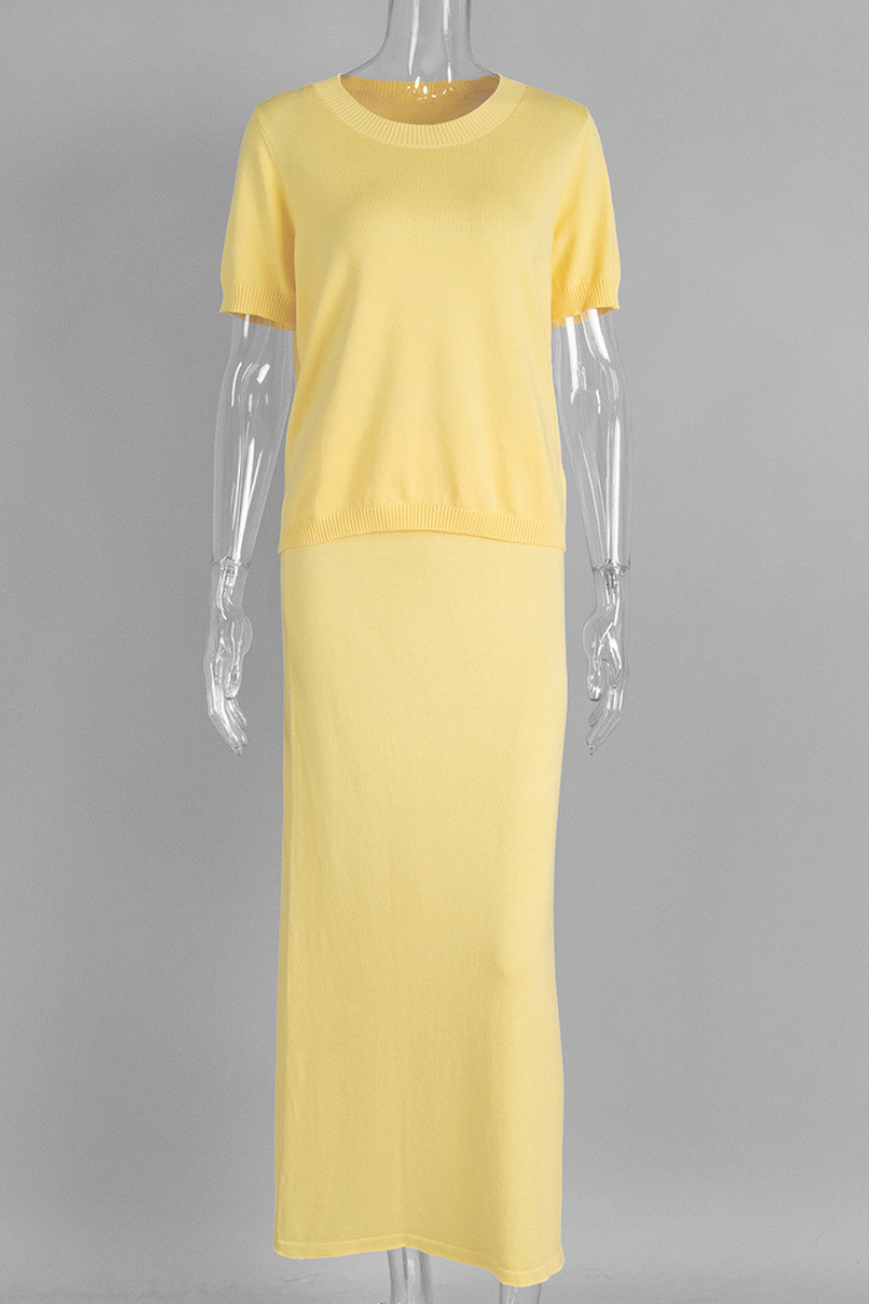 Short-sleeved, half-length skirt, and knit set