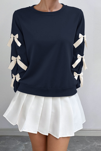 Round-necked, bow-style, red Christmas-themed sweatshirt