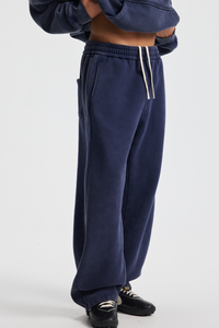 Thicker, distressed-look sweatpants with fleece lining
