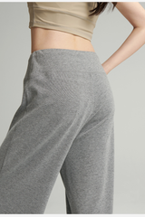 Women’s knitted ribbed casual pants.