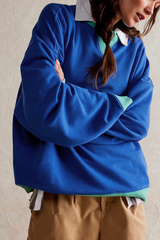 Contrasting-colored long-sleeved garment