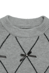 Bow-shaped diamond pattern sweater