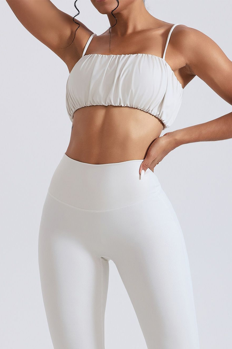 Women’s pleated shoulder straps sports bra.