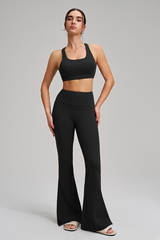 Sports outfit consisting of a bra and flared pants