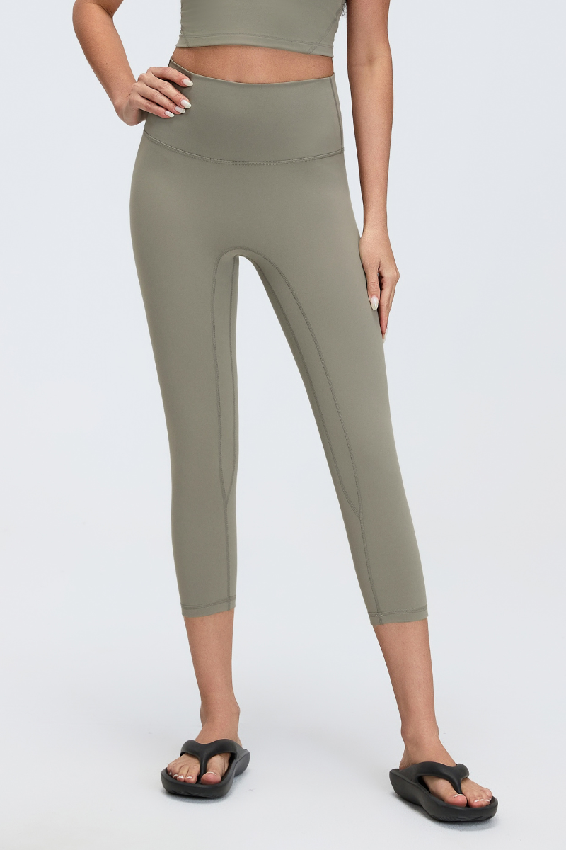 Women's High-Waist Capri Yoga Leggings with Lifting Effect