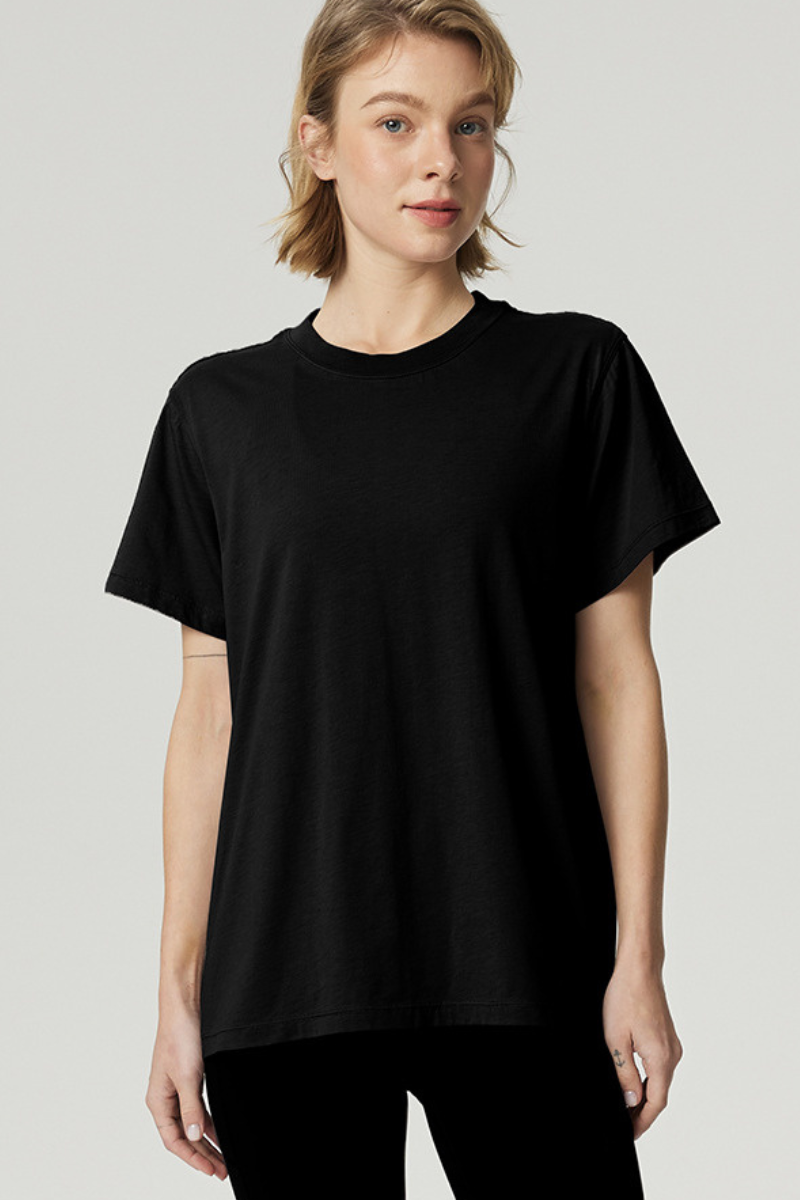 Loose-fitting, round-necked cotton T-shirt