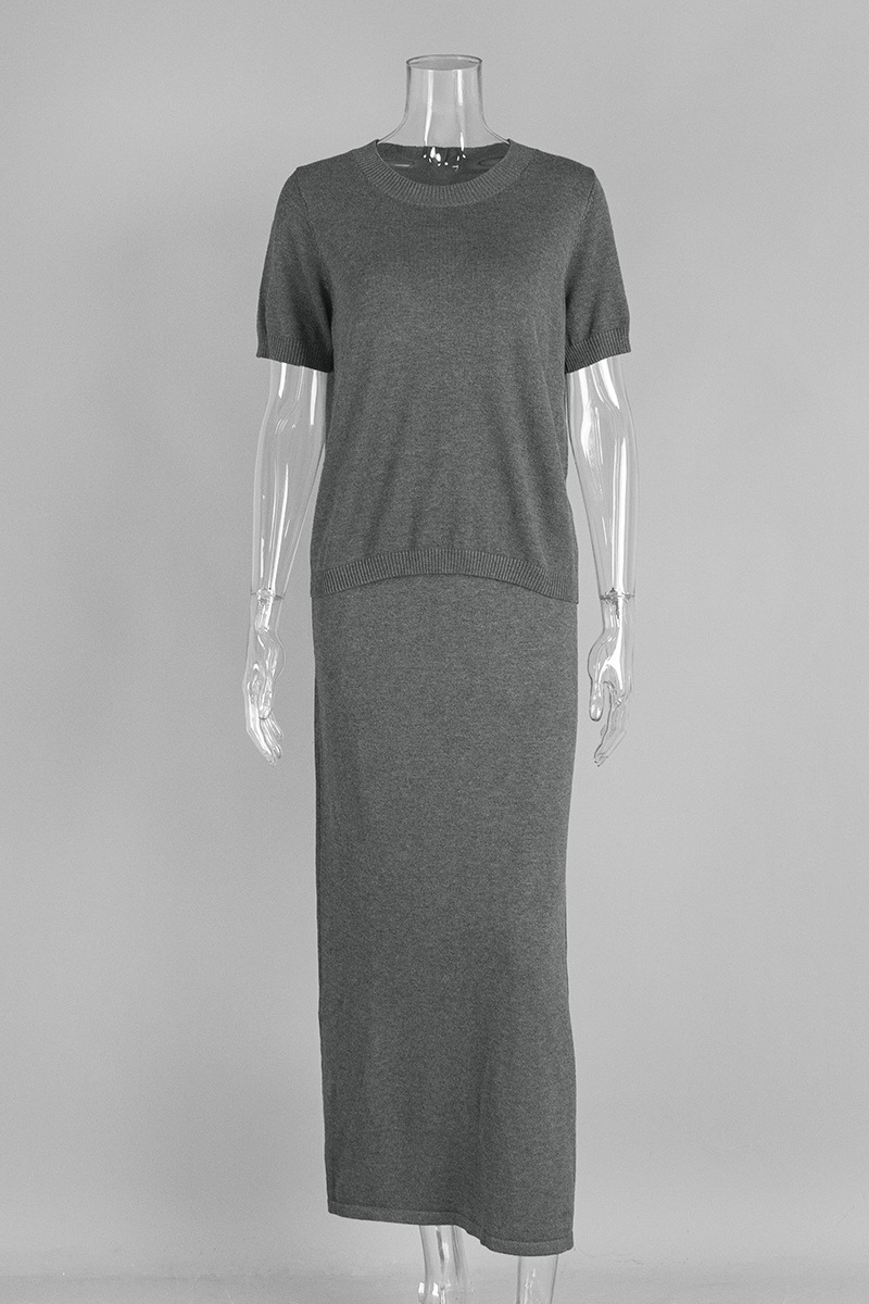 Short-sleeved, half-length skirt, and knit set
