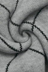 Bow-shaped diamond pattern sweater