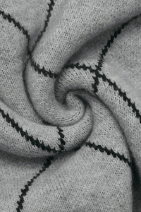 Bow-shaped diamond pattern sweater