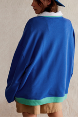Contrasting-colored long-sleeved garment