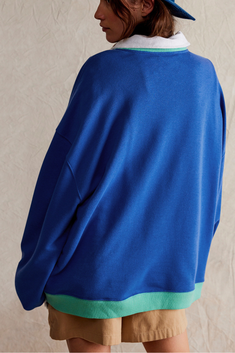 Contrasting-colored long-sleeved garment