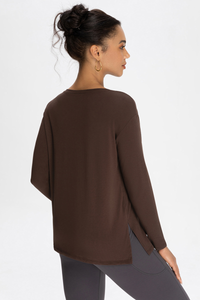 Round-necked sports top