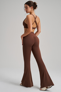 Sports outfit consisting of a bra and flared pants