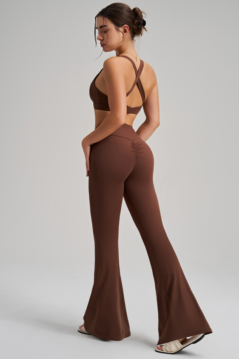 Sports outfit consisting of a bra and flared pants