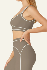 Women's  Color-blocked backless form-fitting sports bra.