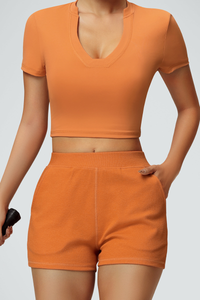 High-waisted, slim-fitting American-style sweatpants