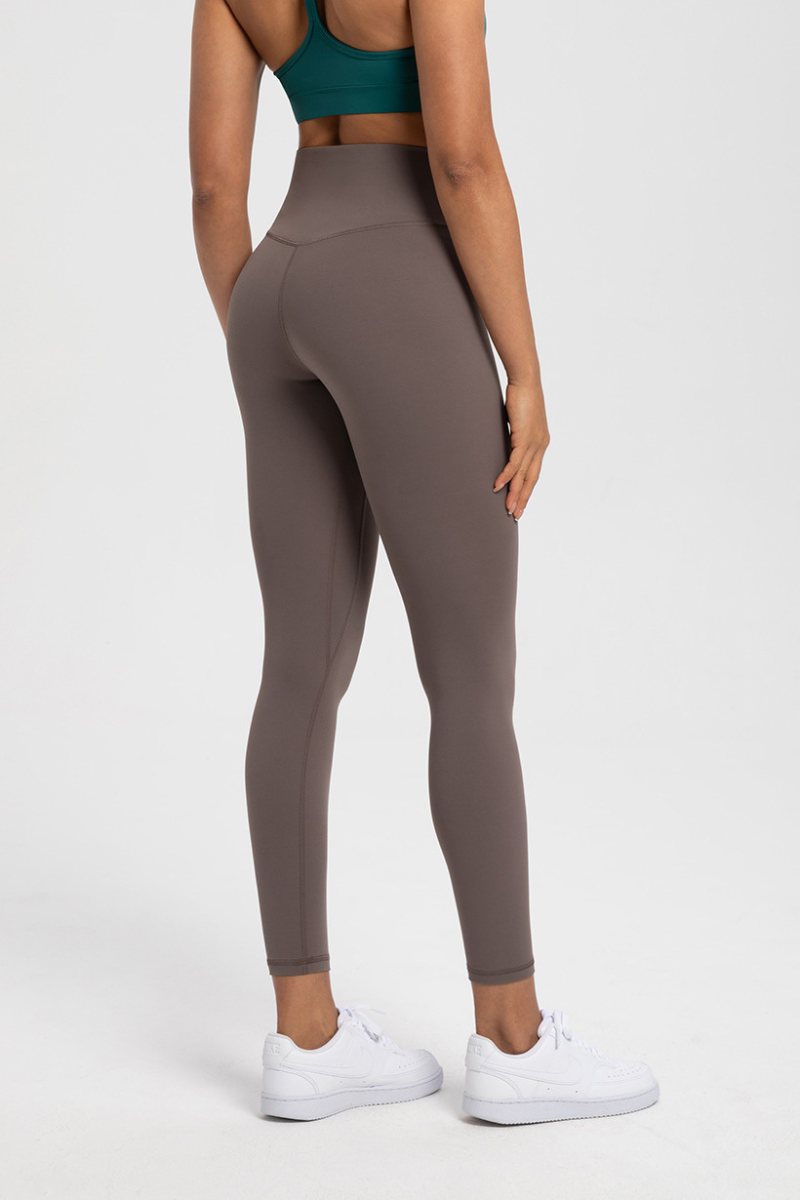 Tight-fitting athletic pants