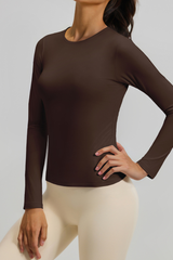Round-necked, form-fitting long-sleeved top