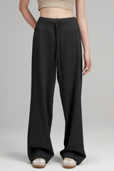 Women’s knitted ribbed casual pants.