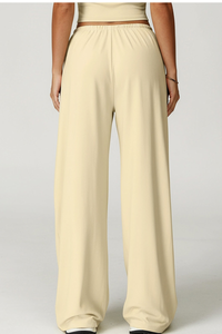 Women's slouchy straight-leg casual pants.