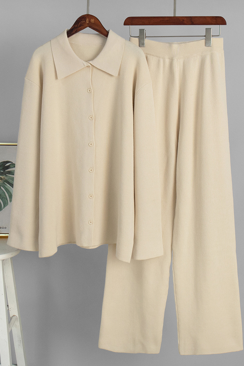 V-neck long-sleeve knitted outfit