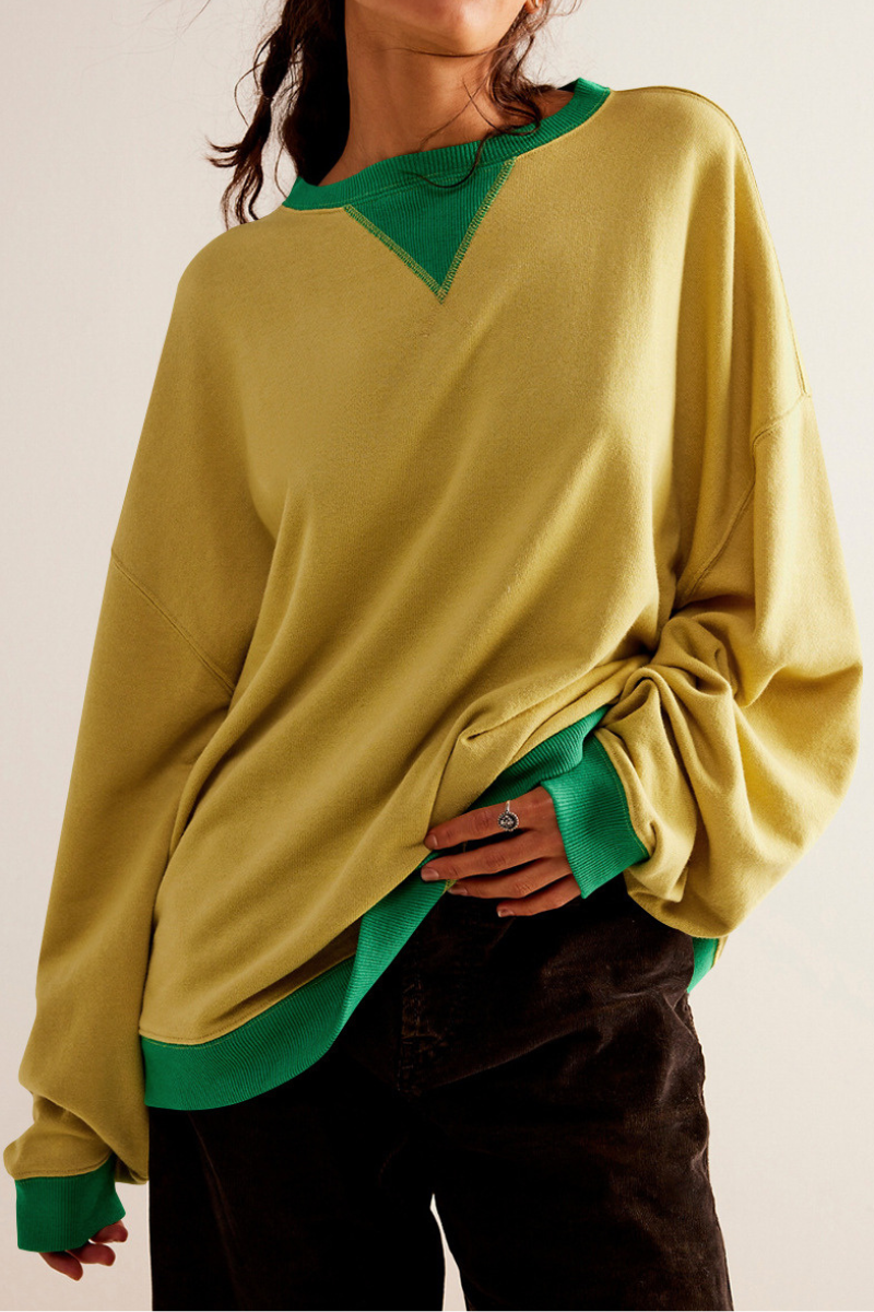 Contrasting-colored long-sleeved garment