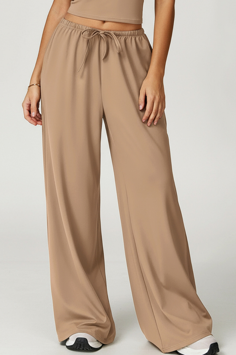 Women's slouchy straight-leg casual pants.