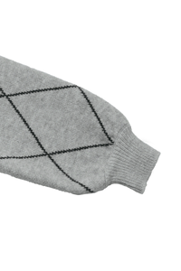 Bow-shaped diamond pattern sweater