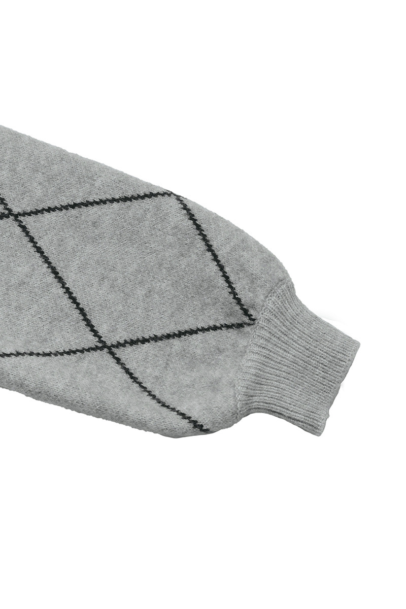 Bow-shaped diamond pattern sweater