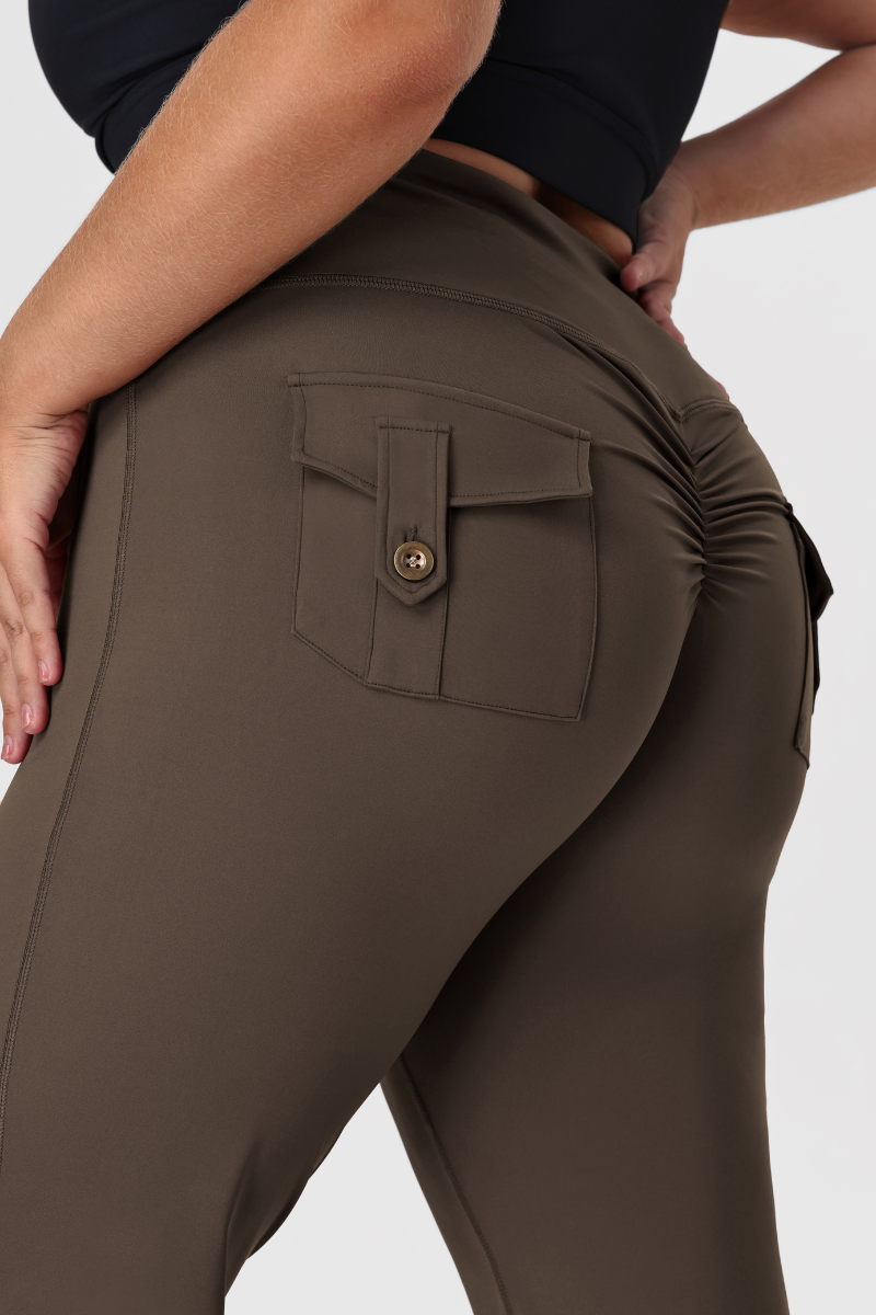 Plus Size Women's Utility Pocket Textured Yoga Flare Pants