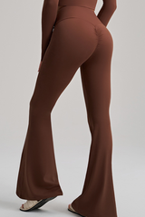 Sports outfit consisting of a bra and flared pants