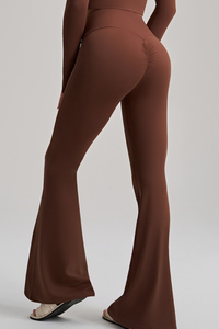 Sports outfit consisting of a bra and flared pants