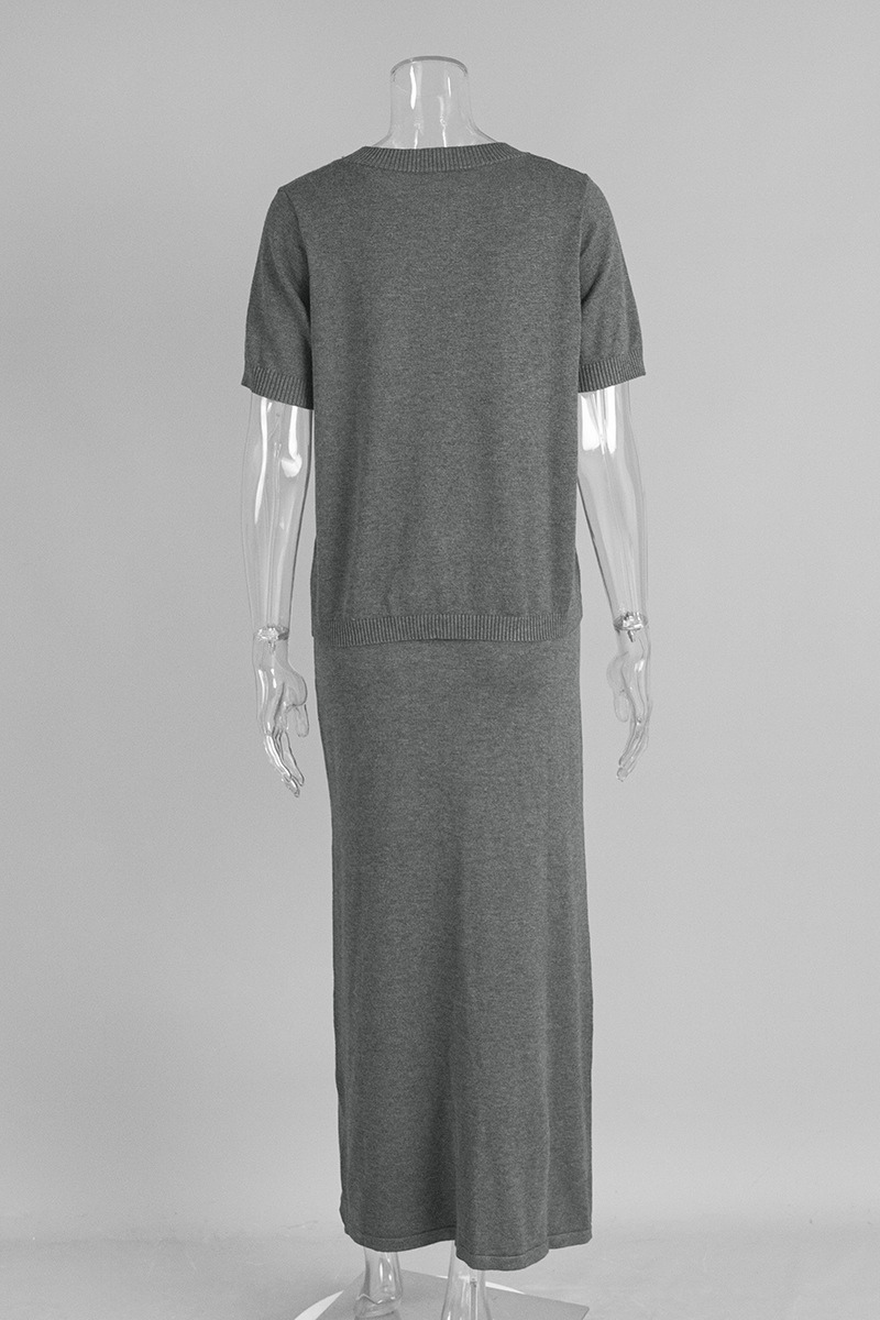 Short-sleeved, half-length skirt, and knit set