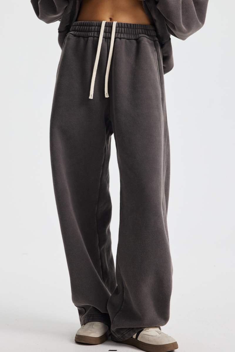 Thicker, distressed-look sweatpants with fleece lining