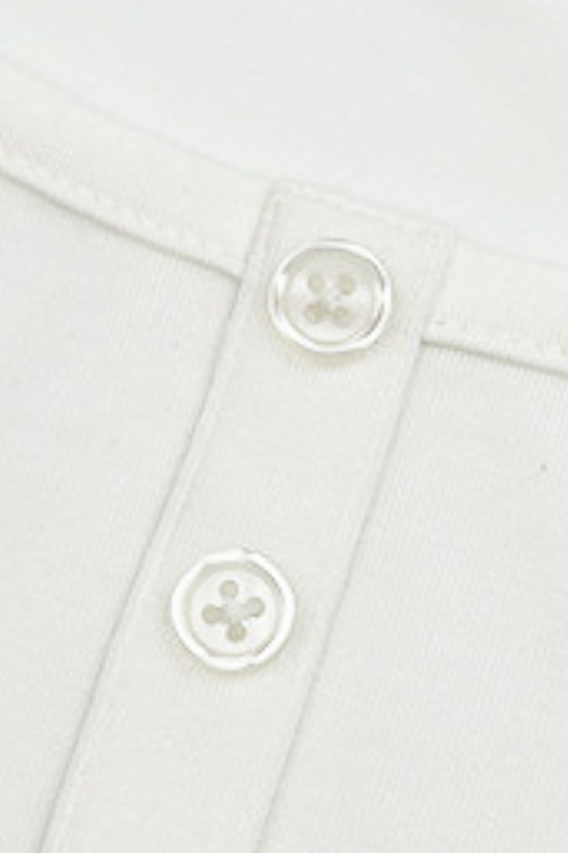 Women's body-hugging top