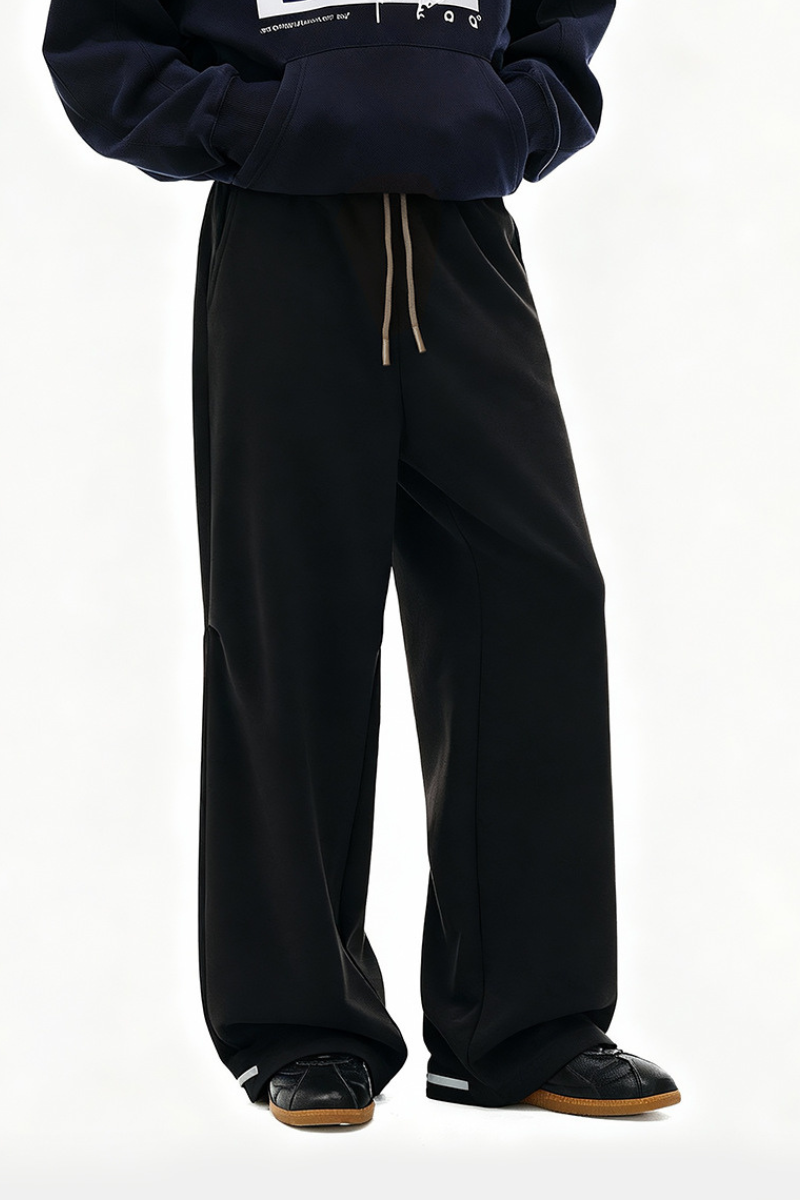 Straight-leg fleece-lined sweatpants.
