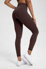 Tight-fitting athletic pants