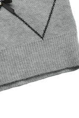 Bow-shaped diamond pattern sweater