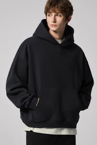 Insulated and thick-cuffed hoodie