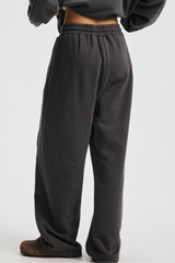 Loose-fitting long pants