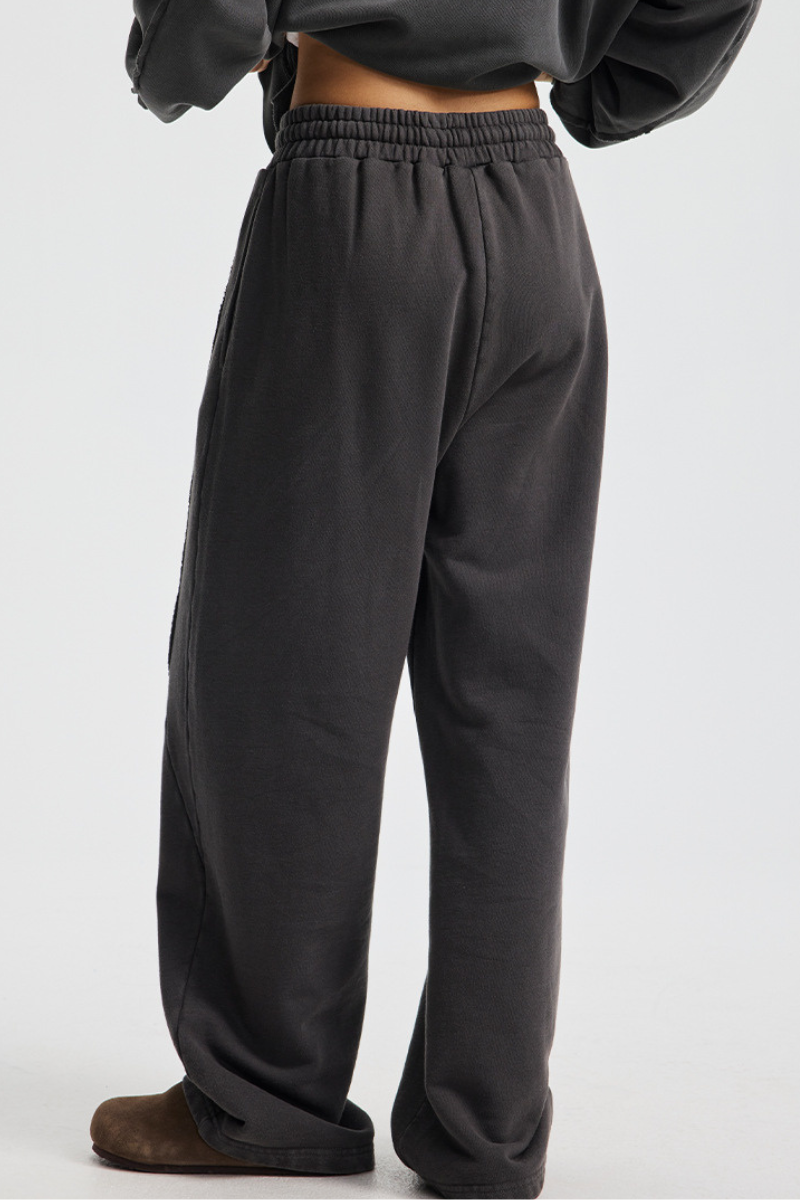 Loose-fitting long pants