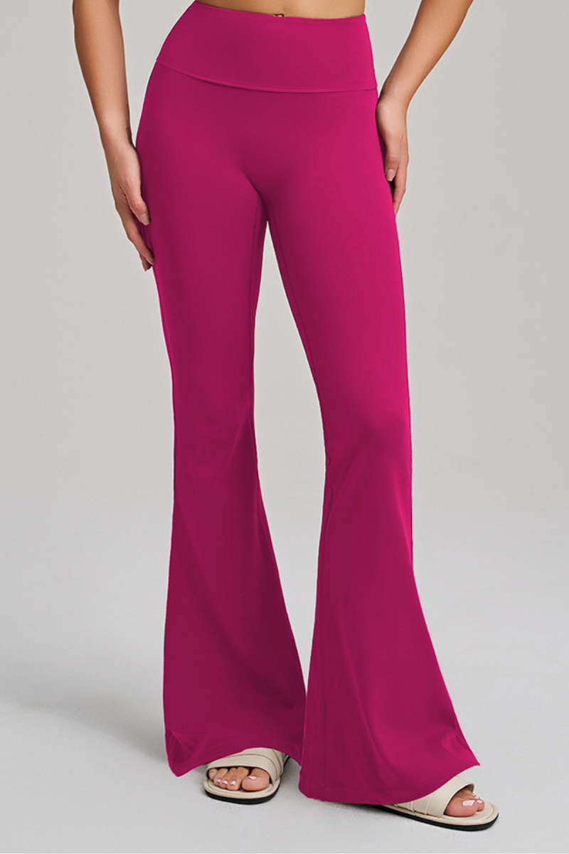 Sports outfit consisting of a bra and flared pants