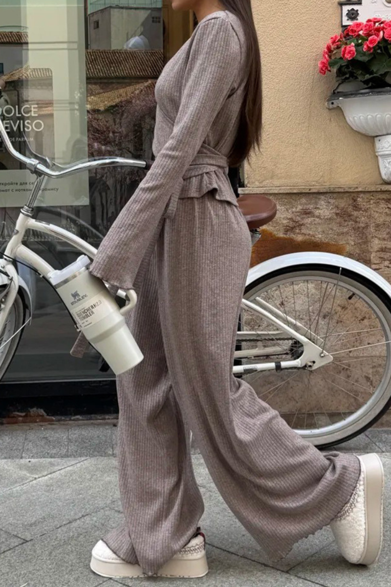 V-neck knitted long pants suit